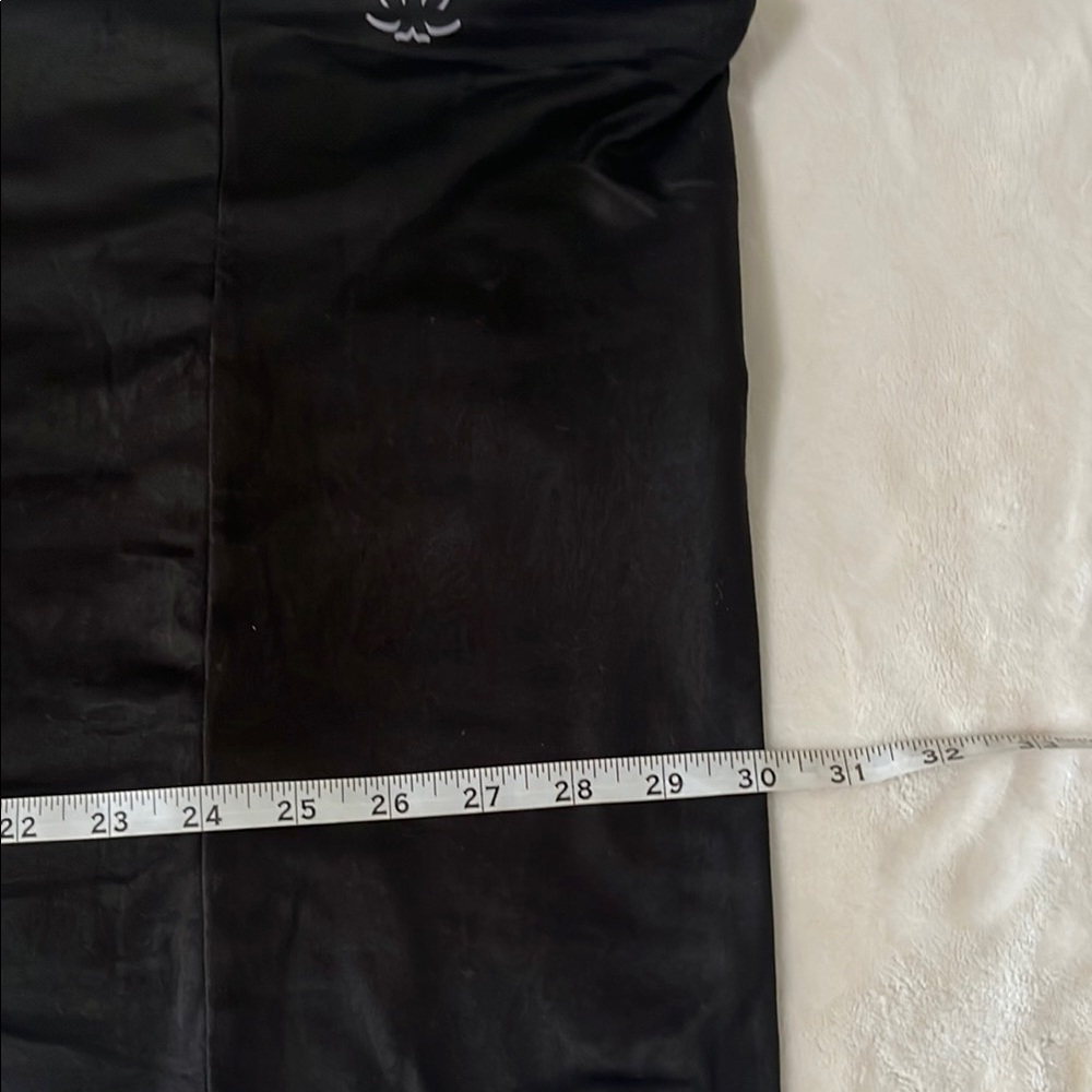 Beyond Yoga Black Scarf with Logo - Picture 13 of 13